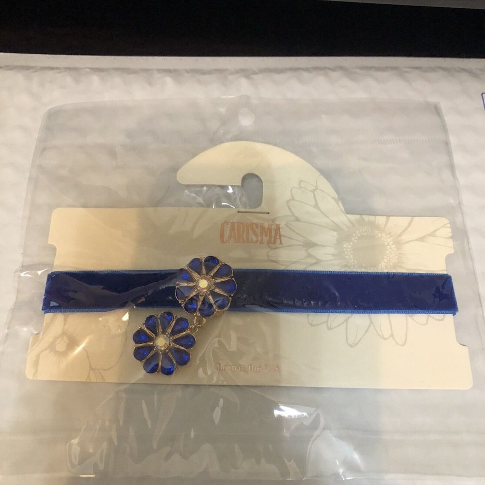 3/$15  Carisma Blue Chocker Necklace With Dangling Flower Pendent Gold tone